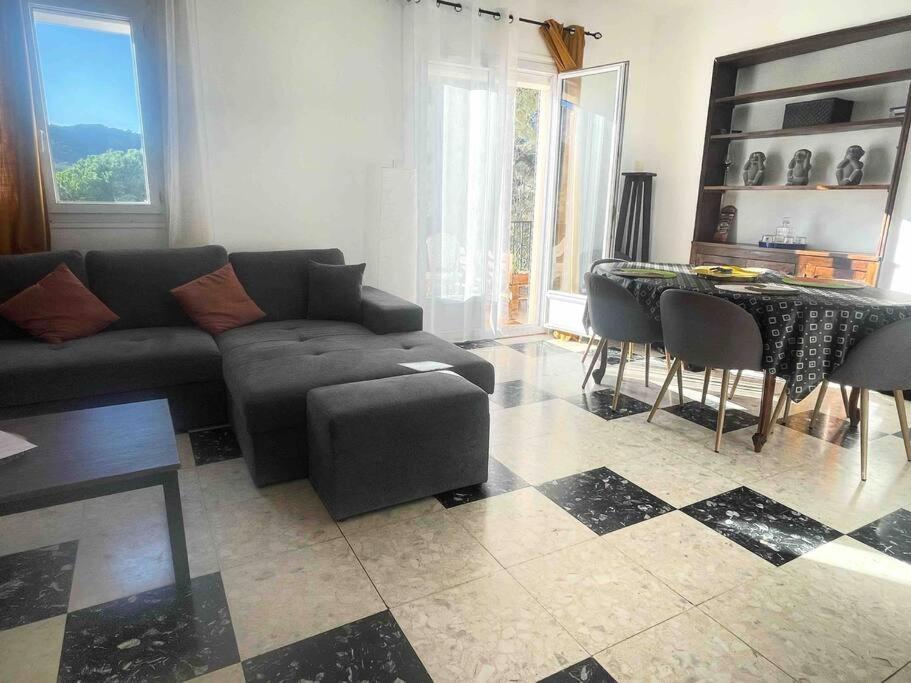 Hébergement de vacances Charmante Maison En Plein Coeur De *